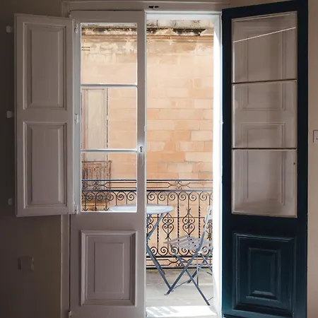 Lägenhet Ray's 1 - Stylish Corner With Balcony