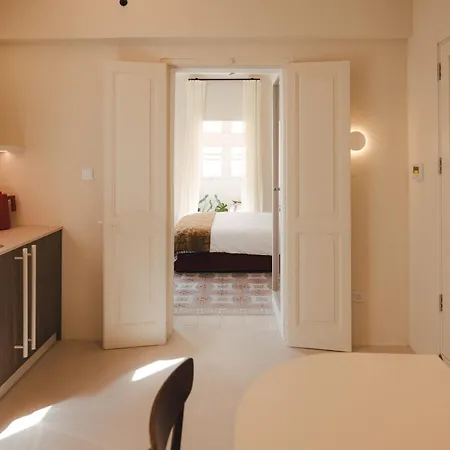 Ray's 1 - Stylish Corner With Balcony Lägenhet *