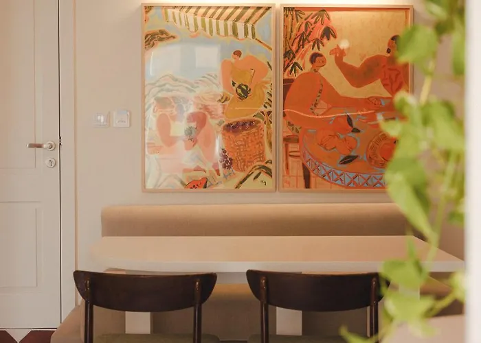 Ray's 1 - Stylish Corner With Balcony * Valletta