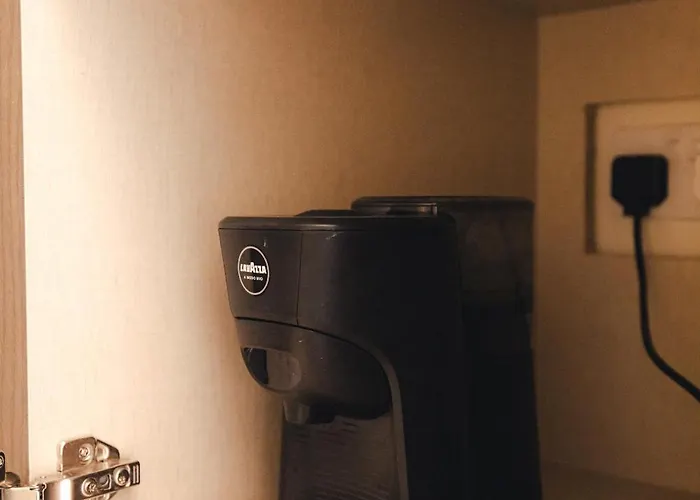 Ray's 1 - Stylish Corner With Balcony Valletta