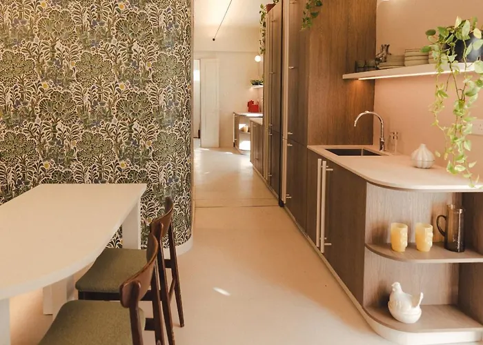 Ray's 1 - Stylish Corner With Balcony Valletta