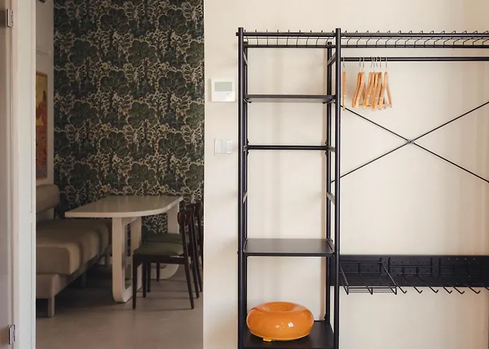 Ray's 1 - Stylish Corner With Balcony Lägenhet