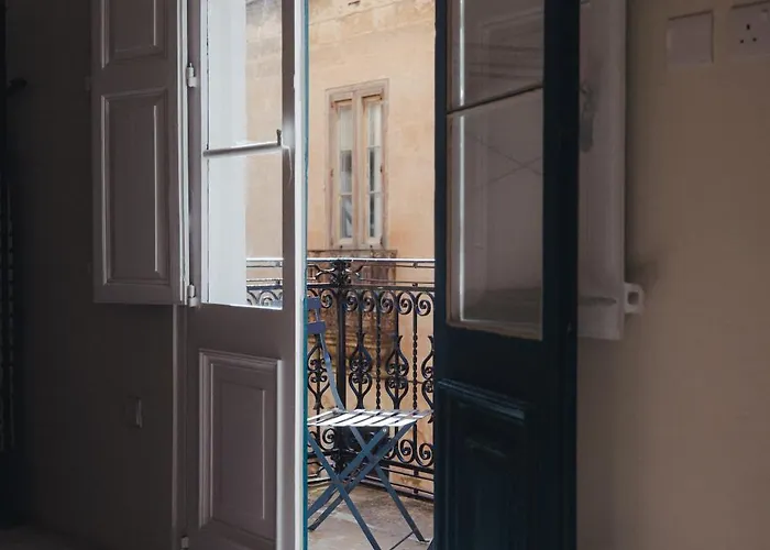 Ray's 1 - Stylish Corner With Balcony Lägenhet *