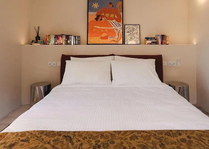 Ray's 1 - Stylish Corner With Balcony *