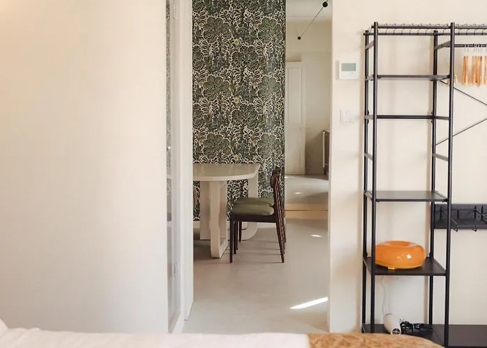 Ray's 1 - Stylish Corner With Balcony Valletta