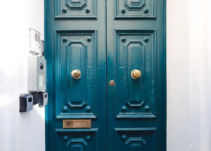 Ray's 1 - Stylish Corner With Balcony * Valletta