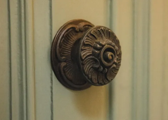 Ray's 1 - Stylish Corner With Balcony Valletta