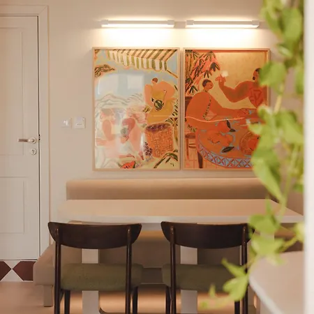 Ray's 1 - Stylish Corner With Balcony * Valletta