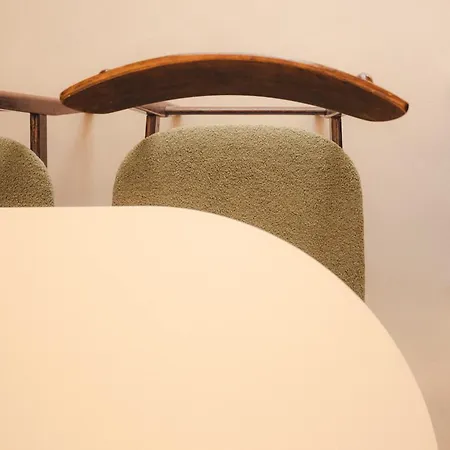 Ray's 1 - Stylish Corner With Balcony Daire