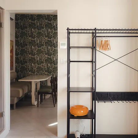 Ray's 1 - Stylish Corner With Balcony Daire