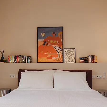 Ray's 1 - Stylish Corner With Balcony *
