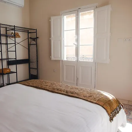 Daire Ray's 1 - Stylish Corner With Balcony Valletta