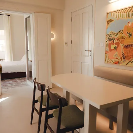 Ray's 1 - Stylish Corner With Balcony *
