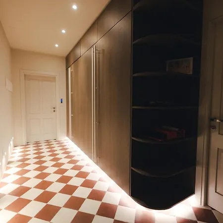 Ray's 1 - Stylish Corner With Balcony Valletta