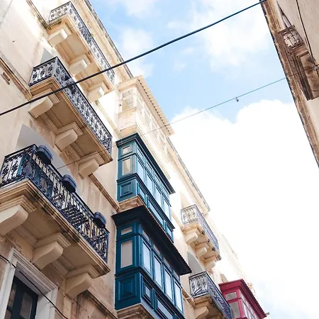 Ray's 1 - Stylish Corner With Balcony