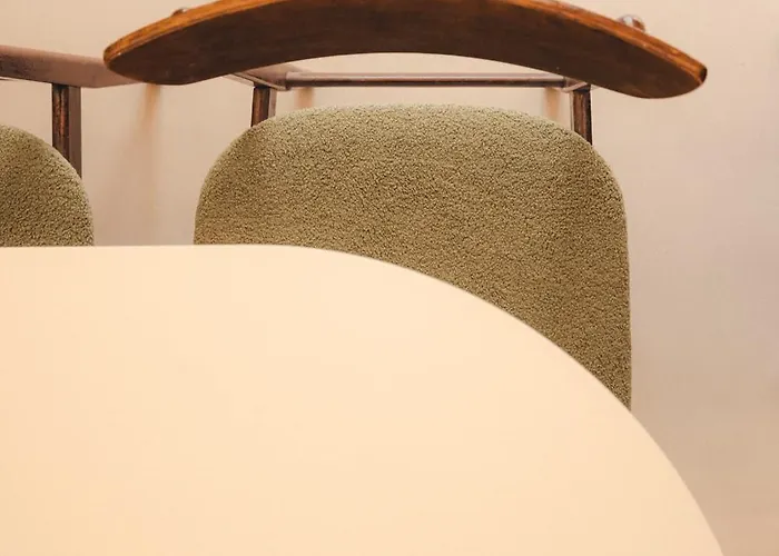 Ray's 1 - Stylish Corner With Balcony Apartament