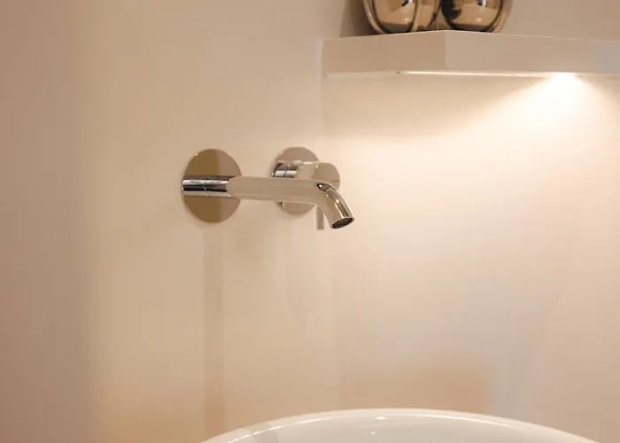 Ray's 1 - Stylish Corner With Balcony *