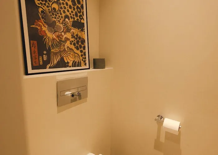 Ray's 1 - Stylish Corner With Balcony Apartament *