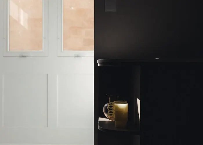 Ray's 1 - Stylish Corner With Balcony * Valletta